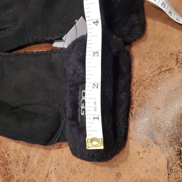 UGG genuine shearling gorgeous gloves! ladies size small in rich black. nwt. - Picture 11 of 11